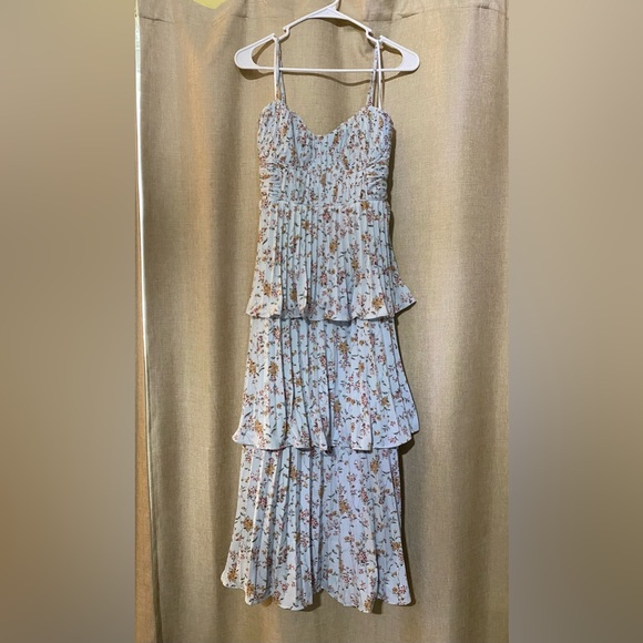 Lulus tiered midi dress - Picture 1 of 3